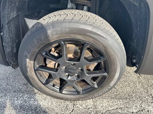 Used 2020 Jeep Renegade Altitude AWD/4WD image 45
