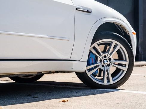 Used 2012 BMW X5 M image 22