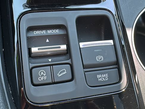 Used 2025 Honda Pilot Elite image 21