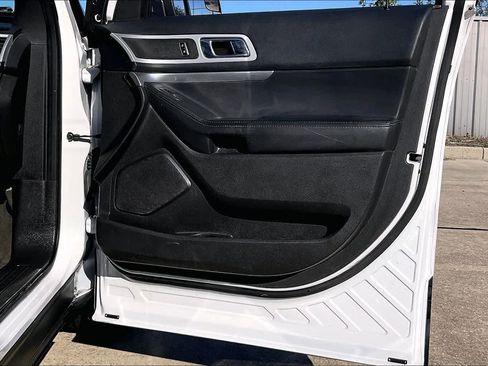 Used 2015 Ford Explorer XLT w/ Equipment Group 202A image 22