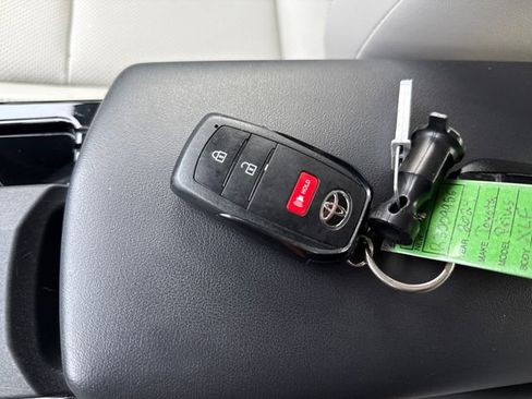 Used 2024 Toyota Prius XLE image 13