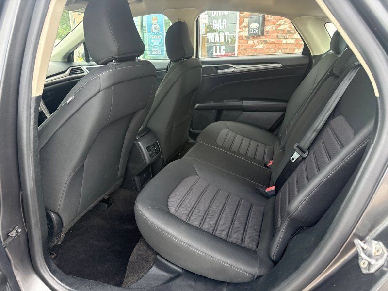 Used 2020 Ford Fusion SE FWD image 14