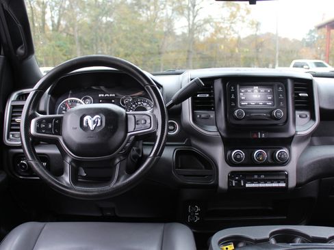 Used 2024 RAM 2500 Tradesman w/ Chrome Appearance Group image 25