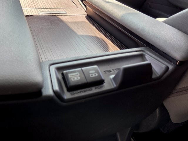 Used 2023 Toyota Sienna XLE FWD image 16
