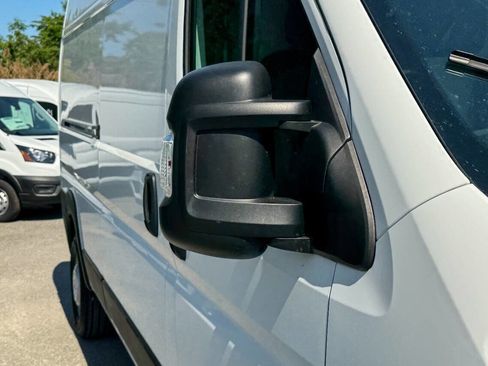 Used 2025 RAM ProMaster 2500 w/ Convenience Group FWD image 10