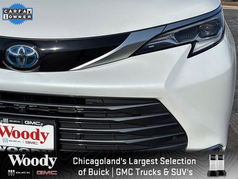 Used 2023 Toyota Sienna Platinum image 10