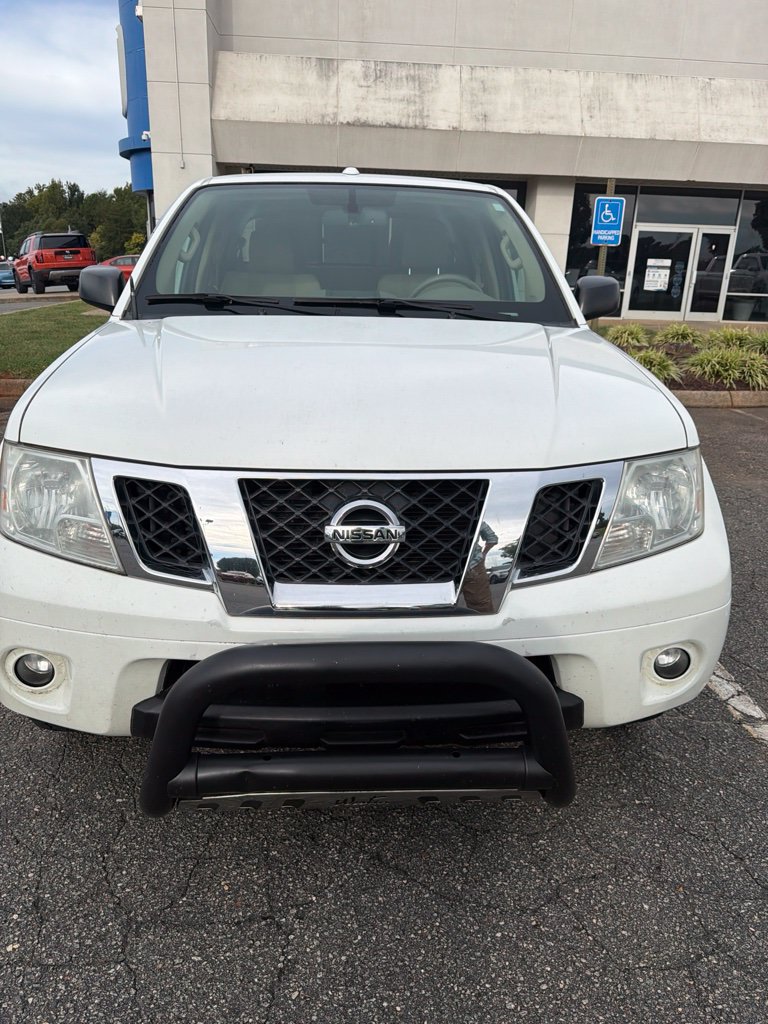 Used 2014 Nissan Frontier SV w/ SV Value Truck Package RWD image 2