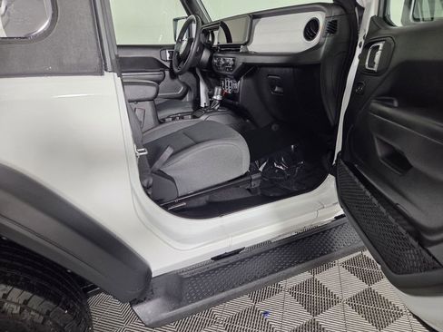 Certified 2025 Jeep Wrangler Sport image 29
