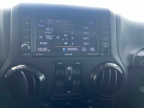 Used 2018 Jeep Wrangler Unlimited Rubicon AWD/4WD image 17