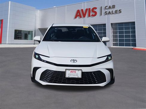 Used 2025 Toyota Camry SE image 10