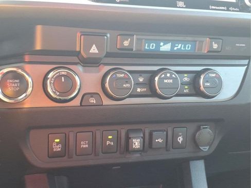 Certified 2021 Toyota Tacoma TRD Off-Road w/ TRD Premium Off Road Package AWD/4WD image 17