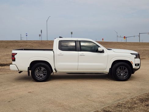 Used 2025 Nissan Frontier SV w/ SV Convenience Package image 7