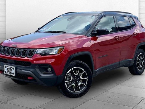 Used 2025 Jeep Compass Trailhawk AWD/4WD image 13