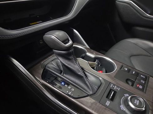 Used 2023 Toyota Highlander L image 24