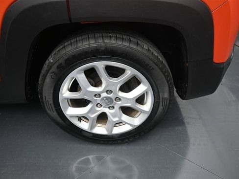 Used 2016 Jeep Renegade Latitude FWD image 18