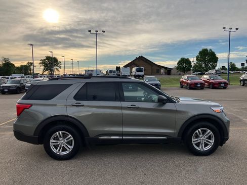 Used 2020 Ford Explorer XLT w/ Comfort Package AWD/4WD image 5
