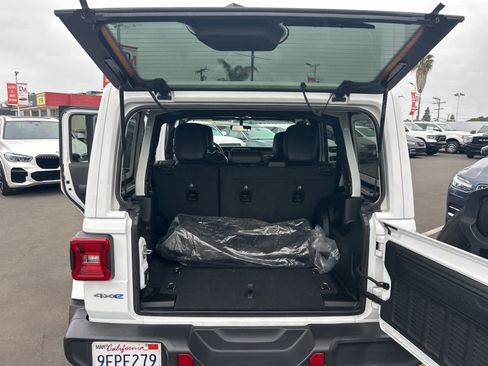 Used 2023 Jeep Wrangler Sahara w/ Cold Weather Group image 33