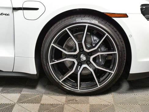 New 2026 Porsche Taycan RWD image 40