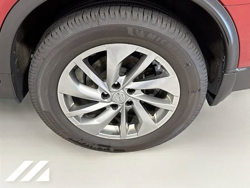 Used 2015 Nissan Rogue SL w/ SL Premium Package AWD/4WD image 32