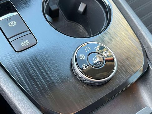 Certified 2025 Nissan Rogue SV image 31