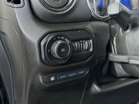 Used 2021 Jeep Wrangler Unlimited Sahara image 29