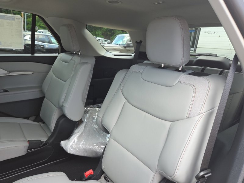 New 2026 Ford Explorer Active w/ Active Comfort Package AWD/4WD image 23