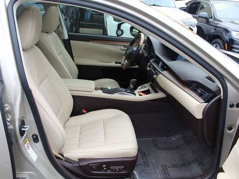 Used 2018 Lexus ES 300h image 23