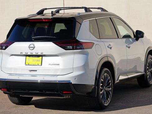 Used 2025 Nissan Rogue Platinum FWD image 49