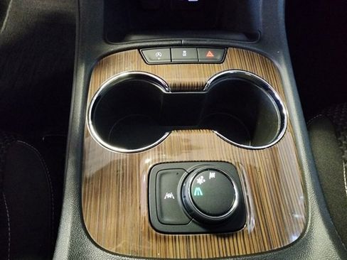 Used 2023 GMC Acadia SLE image 27