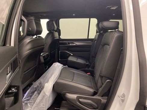 New 2026 Jeep Grand Wagoneer 4WD image 23