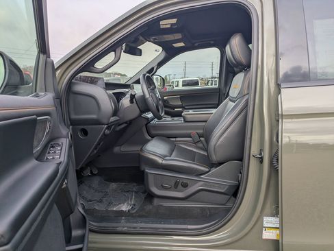 Certified 2025 Ford Expedition Tremor image 15