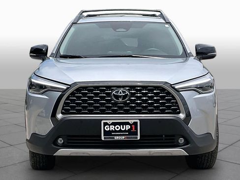 Used 2025 Toyota Corolla Cross XLE FWD image 4