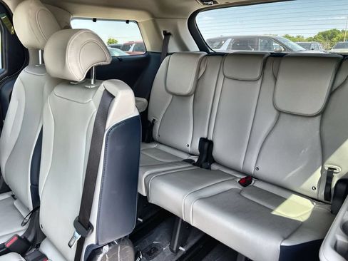 New 2026 Kia Carnival EX FWD image 23