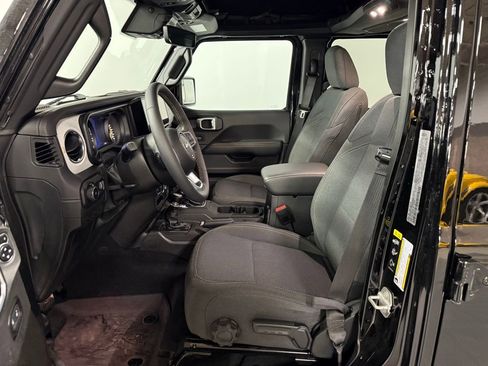 Used 2024 Jeep Wrangler Sahara w/ Technology Group image 9