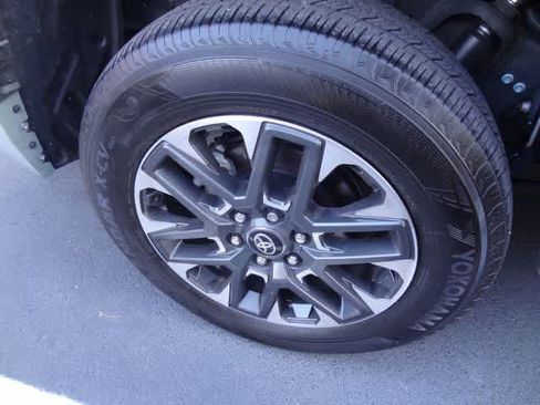 Used 2025 Toyota Tundra Limited AWD/4WD image 13