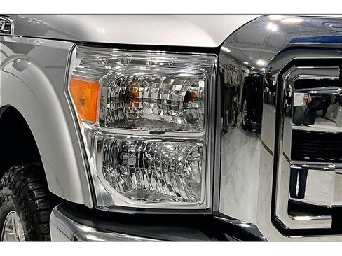 Used 2015 Ford F250 Lariat w/ Chrome Package image 28