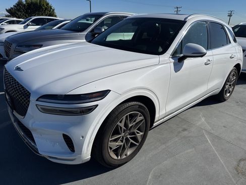 Used 2022 Genesis GV70 2.5T w/ Advanced Package image 2