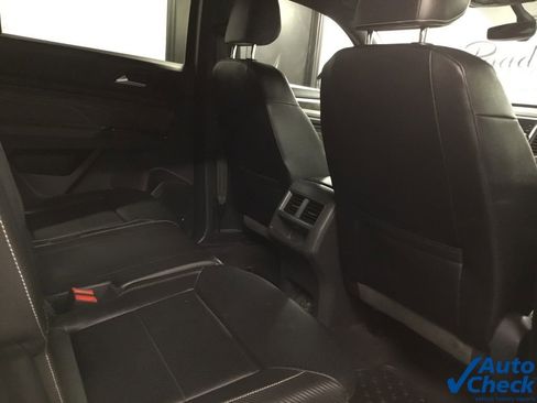 Used 2021 Volkswagen Atlas Cross Sport SE image 35