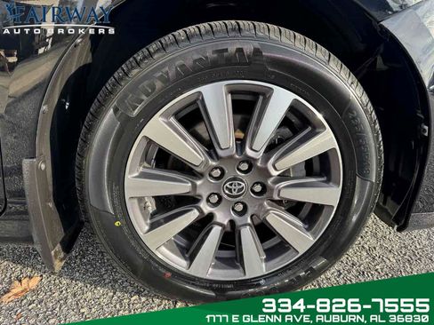 Used 2020 Toyota Sienna Limited Premium w/ Carpet Mat Package image 35