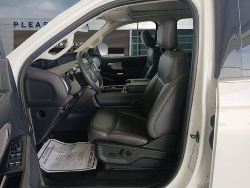 Used 2025 Ford Expedition Active AWD/4WD image 9