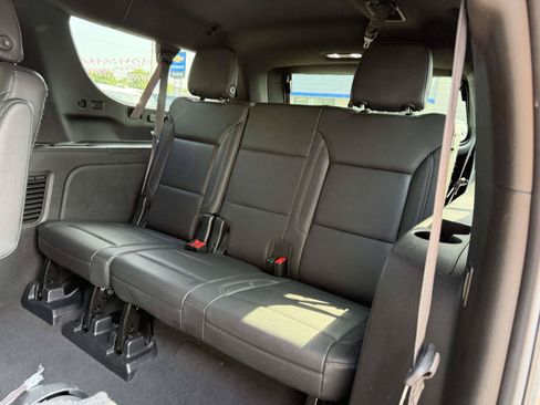 Used 2022 Chevrolet Suburban Z71 w/ Luxury Package AWD/4WD image 14