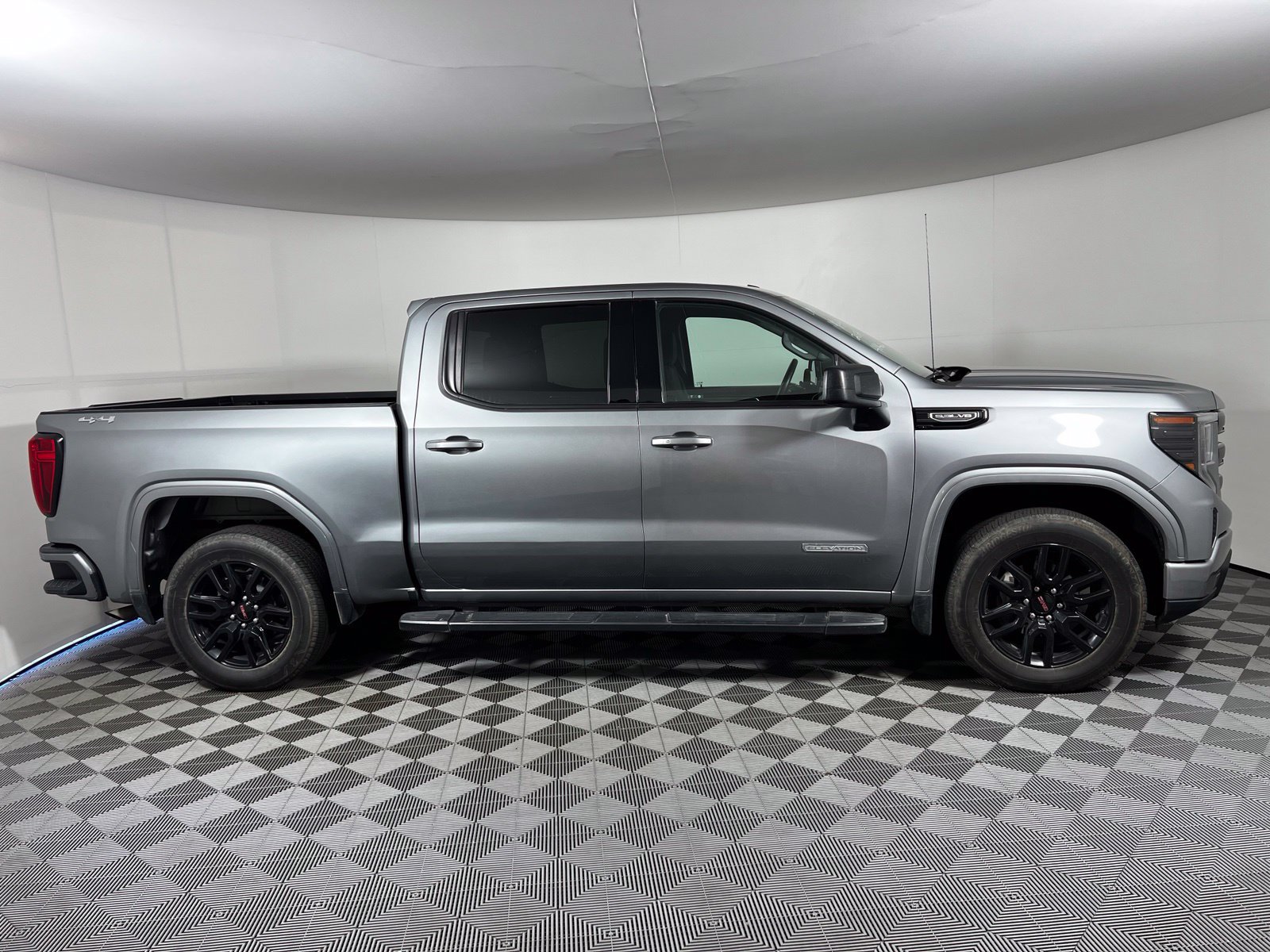 Used 2024 GMC Sierra 1500 Elevation w/ LPO, Elevation Black Package AWD/4WD image 4