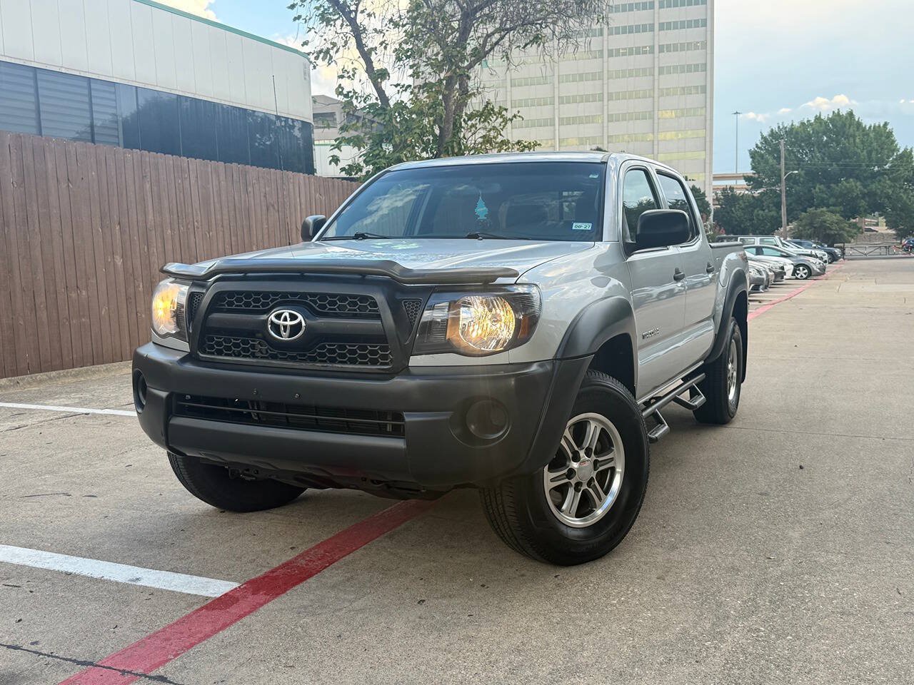 Used 2011 Toyota Tacoma PreRunner w/ Convenience Pkg RWD image 2