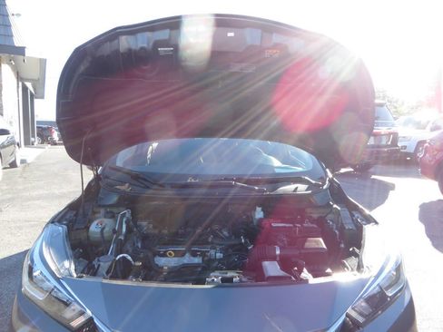 Used 2021 Nissan Versa SV image 9