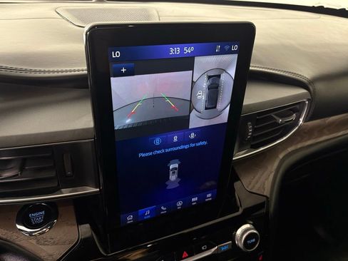 Used 2022 Ford Explorer Platinum w/ Premium Technology Package image 31