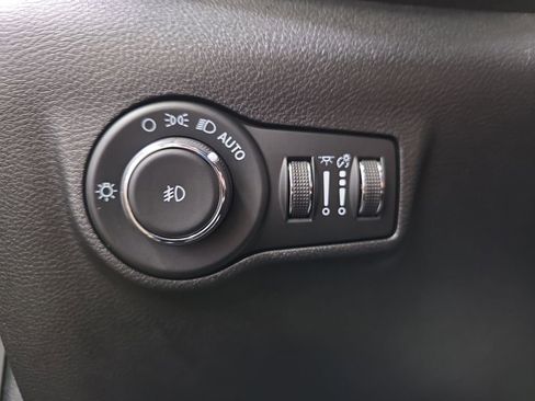 Used 2022 Jeep Compass Limited image 24