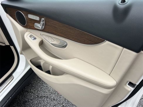 Used 2022 Mercedes-Benz GLC 300 4MATIC image 12