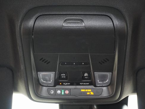 Used 2023 Cadillac XT4 Luxury w/ Cold Weather Package image 20