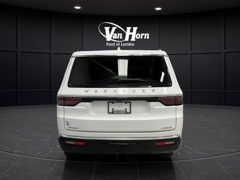 Used 2023 Jeep Wagoneer Series III w/ Convenience Group I AWD/4WD image 6