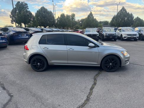 Used 2017 Volkswagen Golf SE FWD image 6